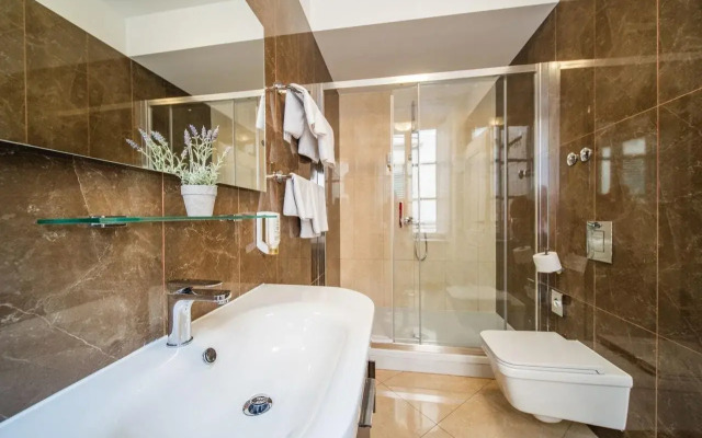 SUNce Palace Apartments with free offsite parking
