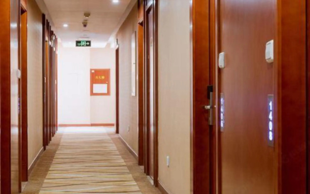 Radow Hotel (Yichang Binjiang Pedestrian Street)
