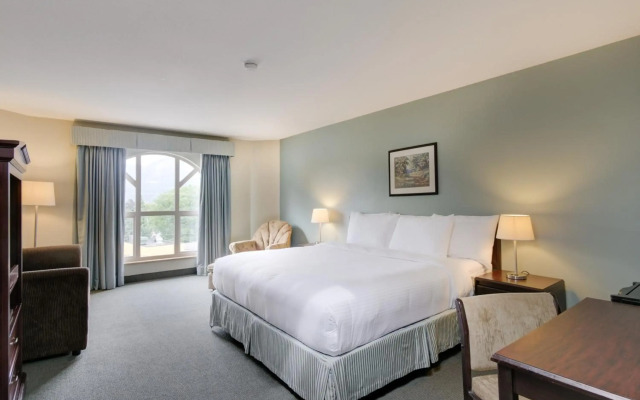 Harrison Lake Hotel