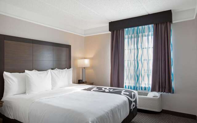 La Quinta Inn & Suites by Wyndham Miami Airport West