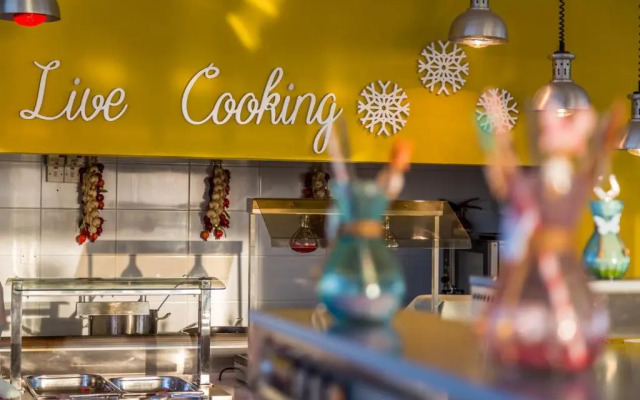 Nicholas Color Hotel