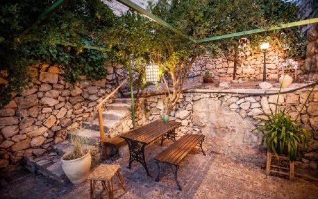 The Nest- romantic vacation home// Ein Kerem, Jerusalem