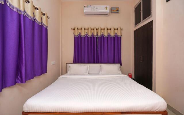 OYO 9345 Aditya Home