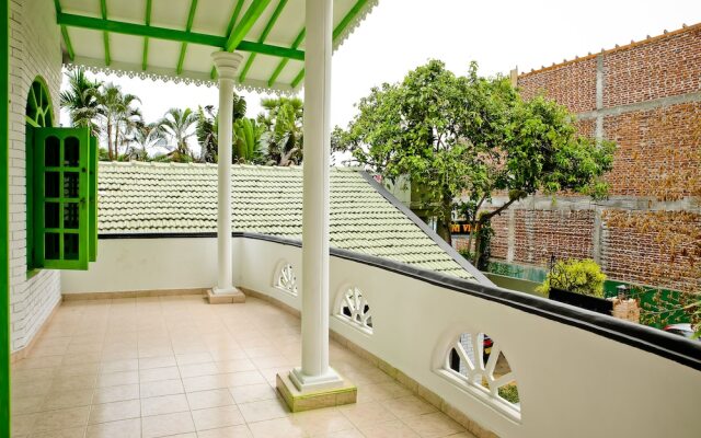 Negombo Beach by Flipflop Hostels