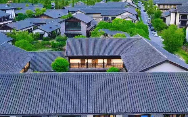 Rezen (Nanzhuang Transfer Center Store, Dayuan Cultural Park, Jiuhua Mountain Scenic Area) – Outside – Chizhou
