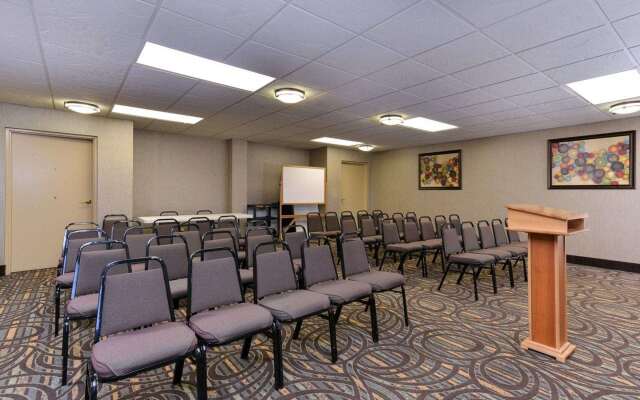 Comfort Inn & Suites at Stone Mountain