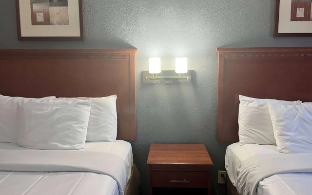 Travelodge by Wyndham Terre Haute