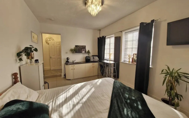 Beachside Retreat - Pets Ok - Free Parking