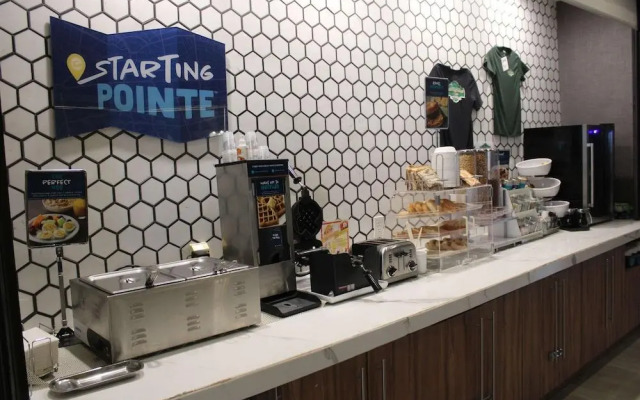 Clarion Pointe Marshall