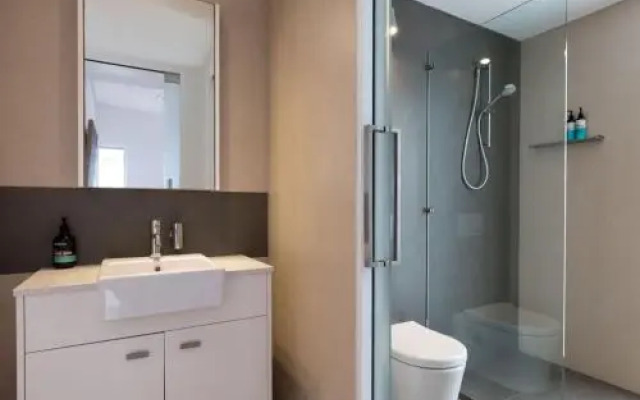 TASMAN DRIVE Gerringong 4pm check out Sundays