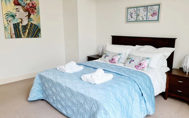 Seas the Day - Luxury Beach Apartment - Sleeps 4