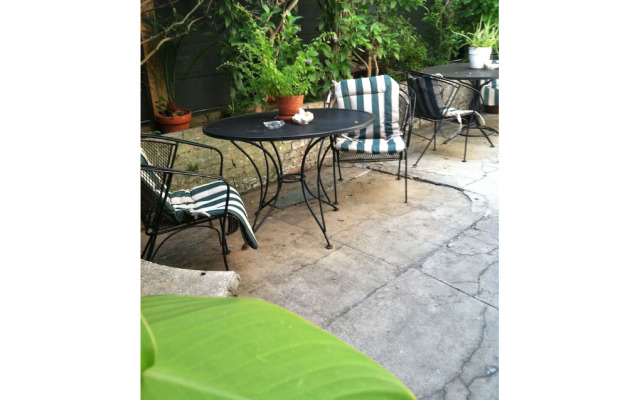 Nine-0-Five Royal Hotel