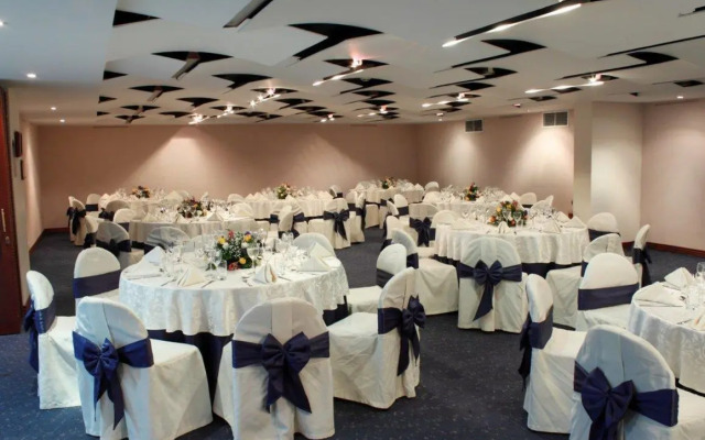 Отель Windsor House Inn By Geh Suites