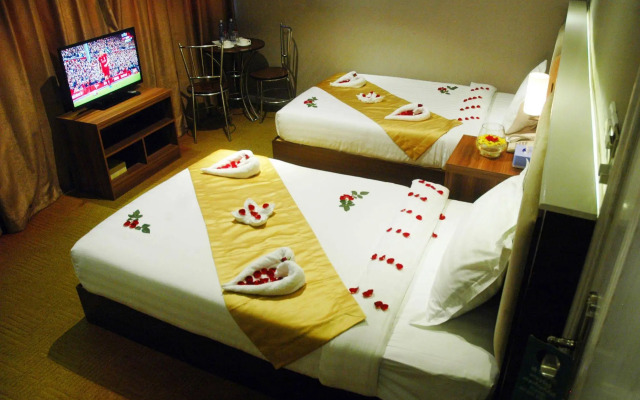 Sunny Holiday Hotel