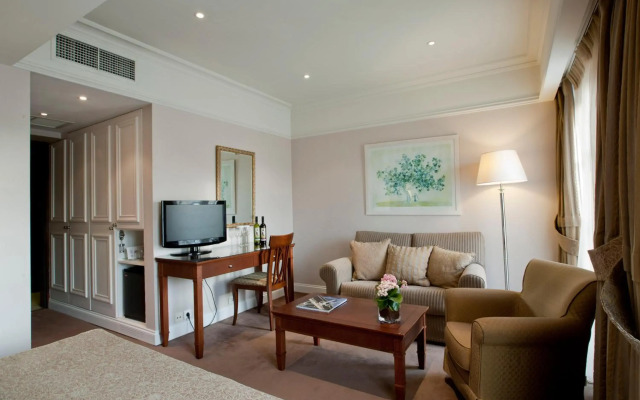 Hera Hotel