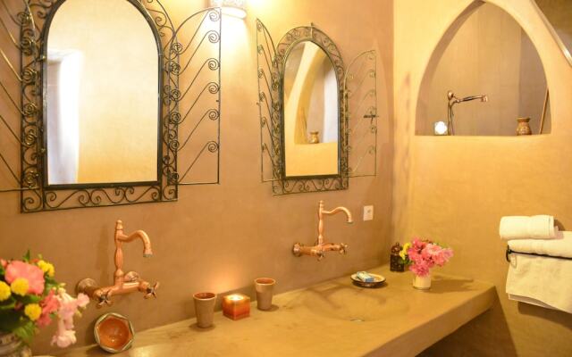 Riad Ain Khadra Khadra