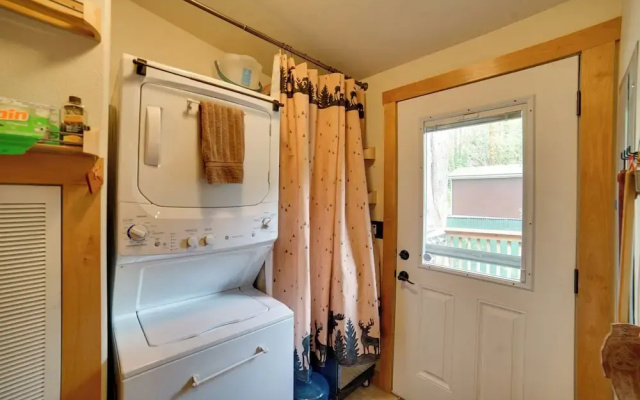'moose Lodge' Cabin w/ Entertainment Gazebo!
