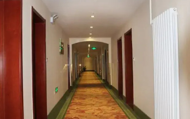 GreenTree Inn (Beijing Liangxiang Suzhuang Metro Station)