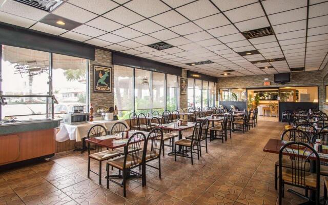Days Inn by Wyndham Stuart