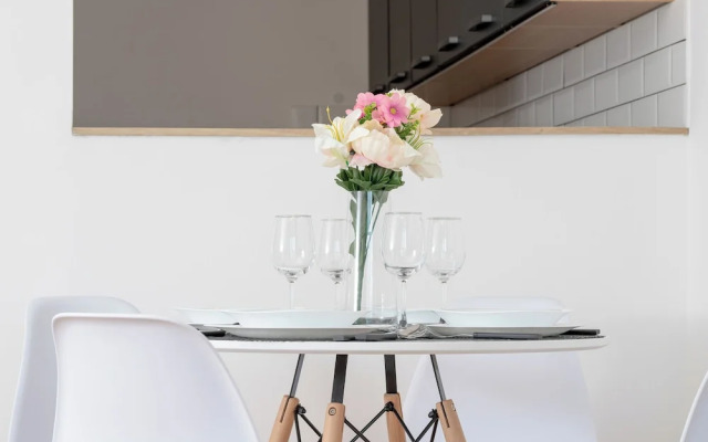 Bright Apartment Gdynia for 4 by Renters