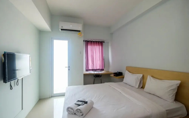 Homey and Comfy Studio Tamansari Mahogany Apartment