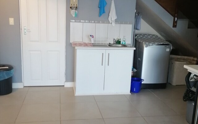Beachhouse on 18p Repens
