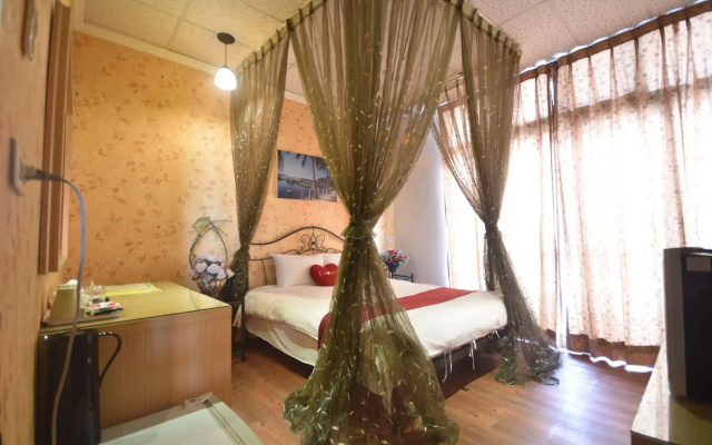 Sun Moon Love Hotel