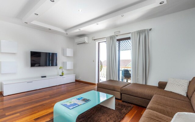 Beautiful Apartment in Povljana With Wifi and 2 Bedrooms