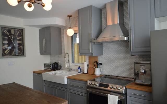 Beautiful 4BR Downtown House, Sleeps 10