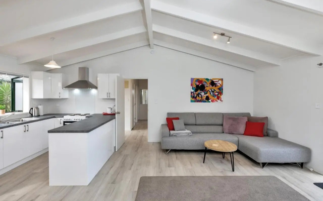 Lofty Te Haumi - Paihia Holiday Home