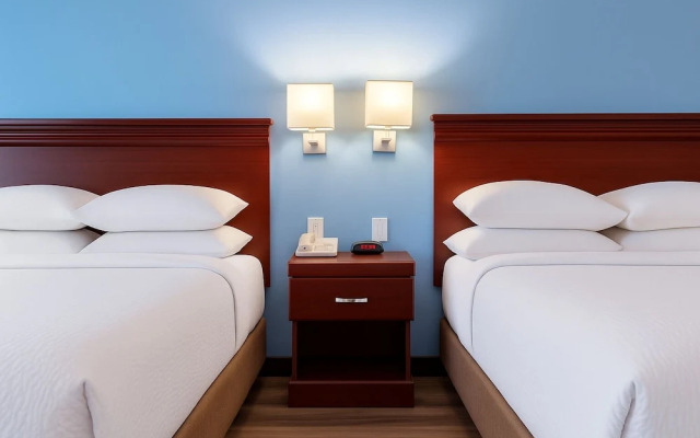 Signature Inn & Suites Hamilton