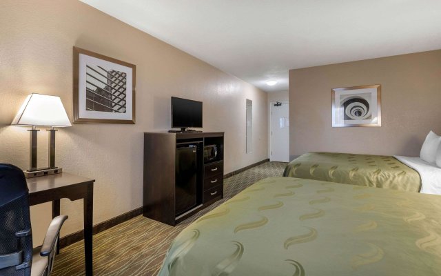 Quality Inn & Suites Des Moines - Merle Hay Road