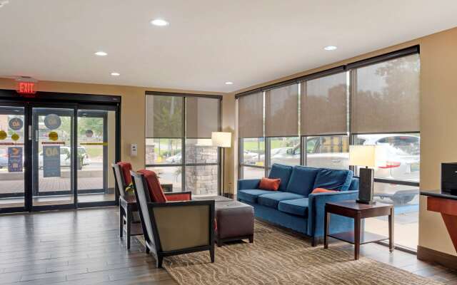 Comfort Suites Fultondale I-65 near I-22