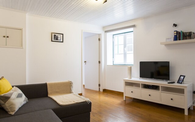 JOIVY Charming 2BR Apt w/ workspace at the heart of Alfama