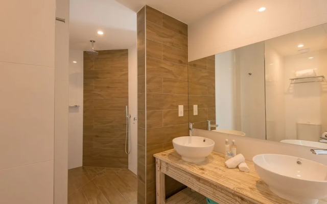 Le Nautique Luxury Beachfront Apartments