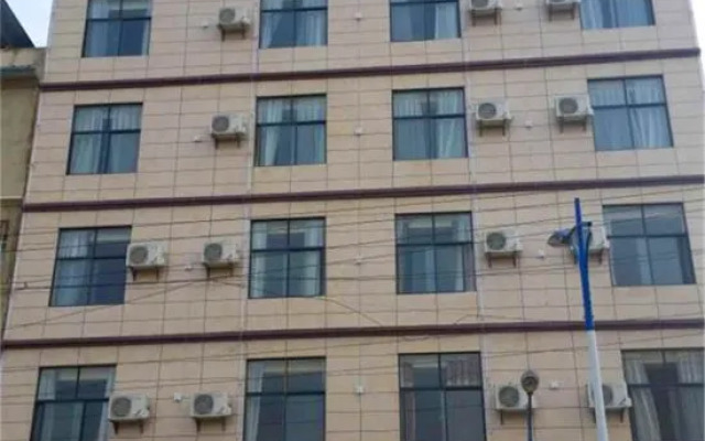 Luoping Dongsheng Holiday Hotel