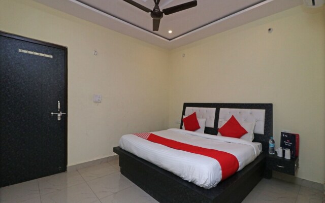 OYO 11572 Hotel Radha Regent