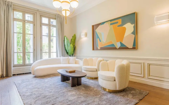Luxury Mansion With Garden in Heart of Neuilly