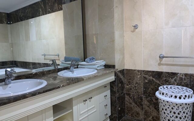 Sunny apartment in Albir el Point