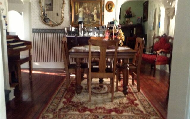 Victoria's Bed & Breakfast