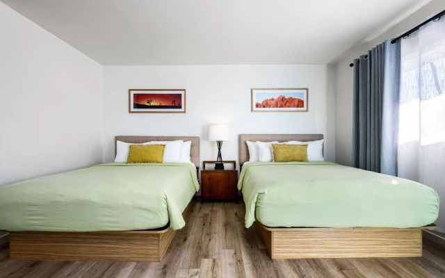 The Skylark a Palm Springs Hotel