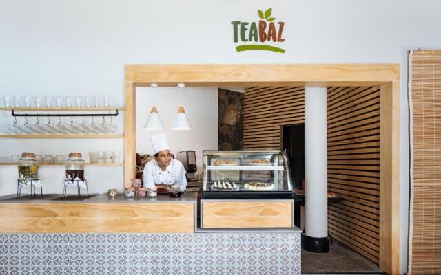 Lagoon Attitude - Adults Only