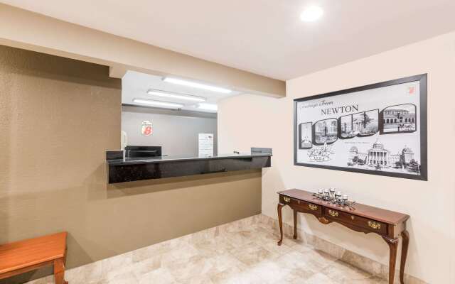Super 8 by Wyndham Newton