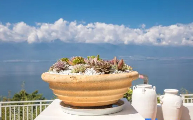 Heqi Lake View Hotel