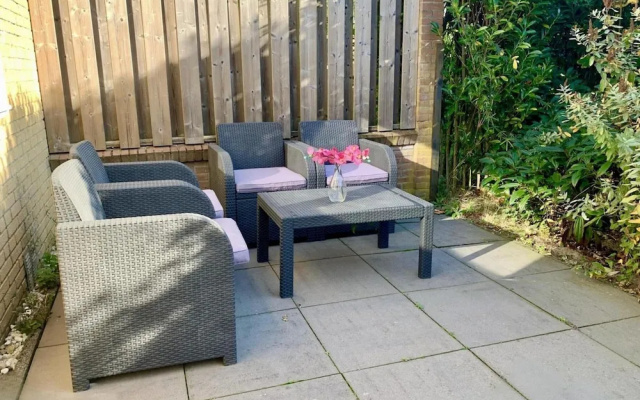 Renovated Bungalow With Garden