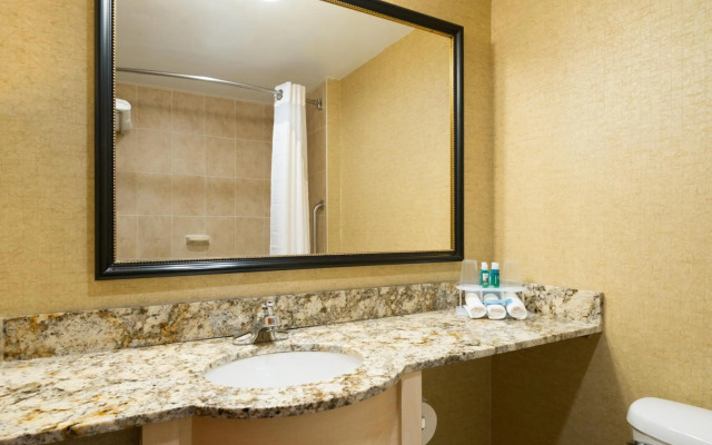 Maingate Lakeside Resort