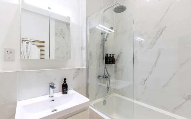 Urban Luxury in the Heart of Chelsea - King Bed!