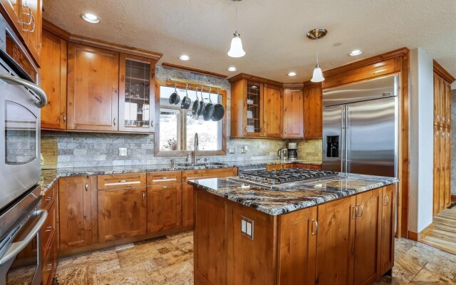 Rounds Retreat 4 Bedroom Home by RedAwning