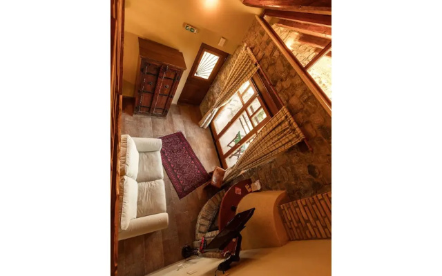 Azanias Chalet