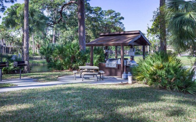 Yellow Pine Duplex Close to Pool & Tennis